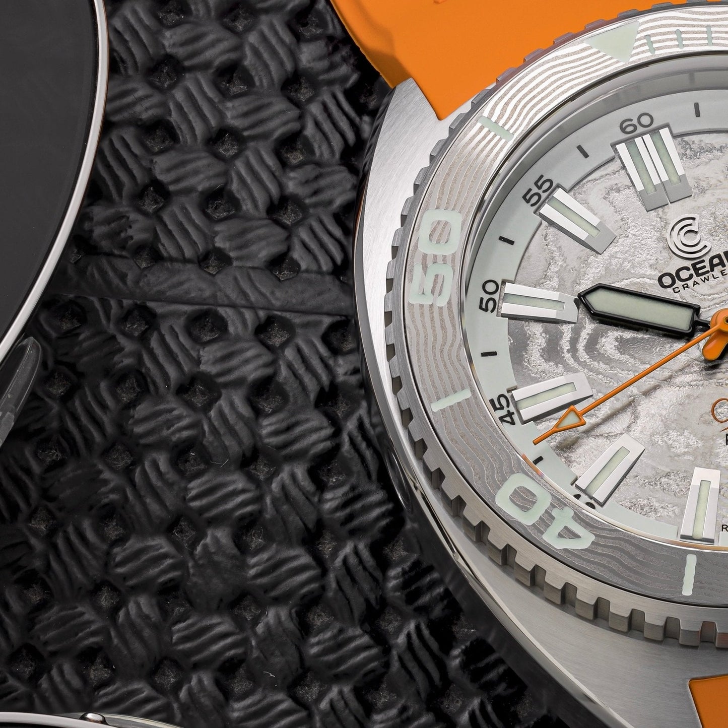Core Diver - Damascus Steel - 2 Straps Included!